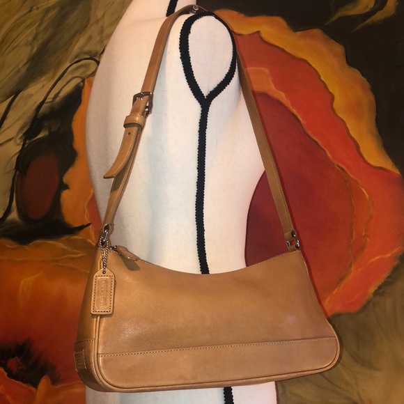 Coach Handbags - Classic🌼COACHHampton Demi 7587 Tan Shoulder Bag